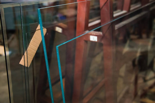 شیشه ضد ضربه با ساختار تقویت شده